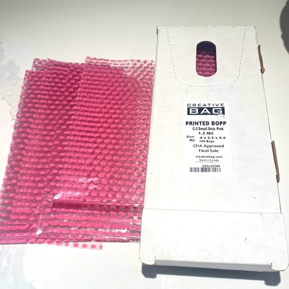 Box of Mini mouse birthday party decorations - Picture 7 of 9